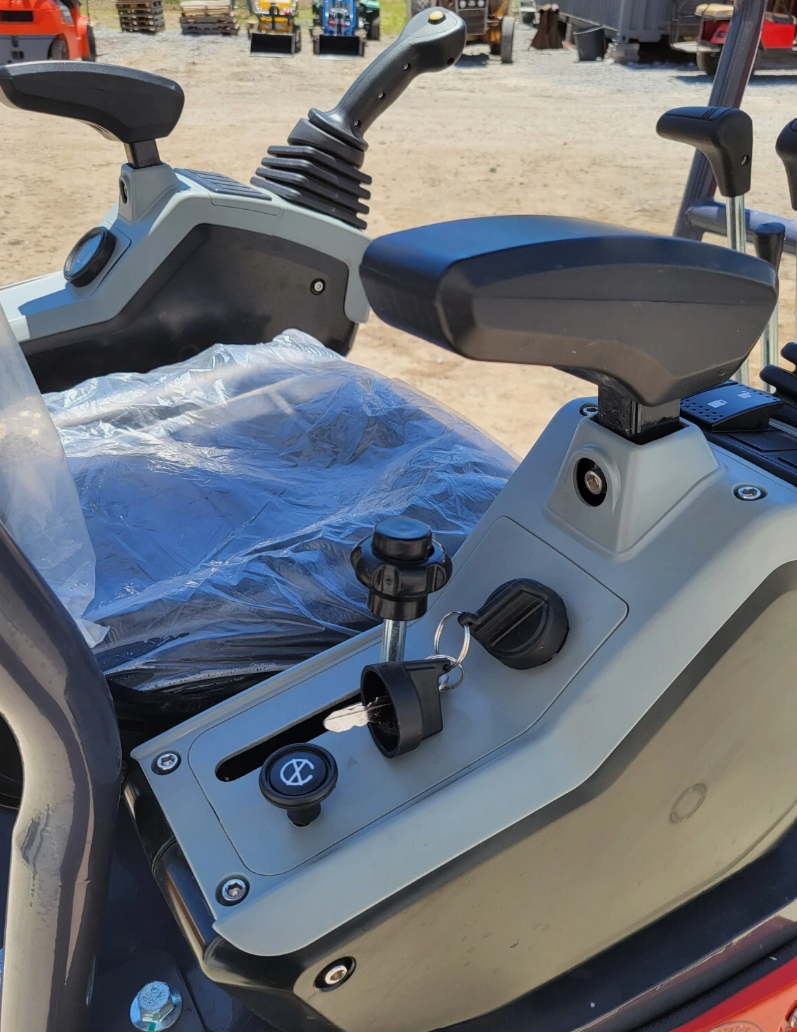 MX15RX right control console with key ignition, throttle knob, 12V socket and pilot joystick