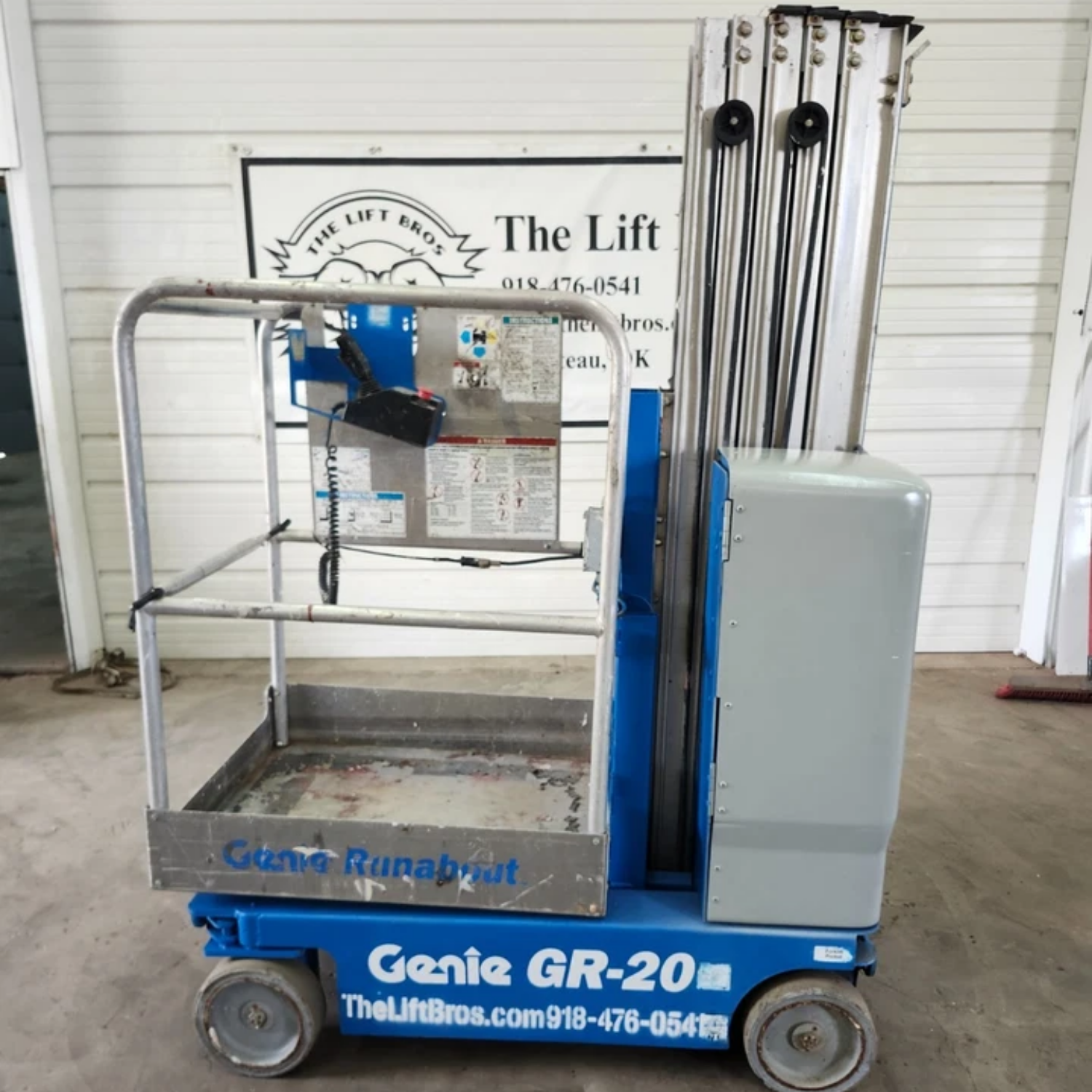 2013 Genie GR20 20 ft Electric Vertical Mast Lift #6129 — Vertical Mast Lifts