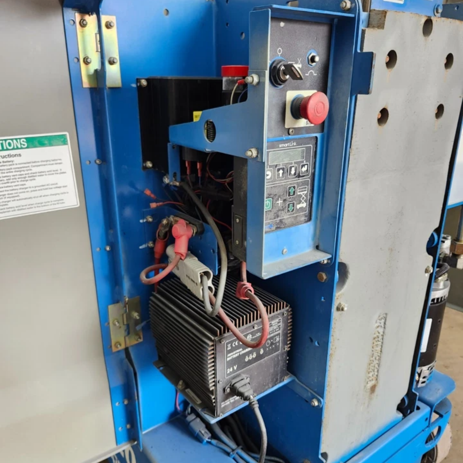 2013 Genie GR20 20 ft Electric Vertical Mast Lift #6129 — Vertical Mast Lifts