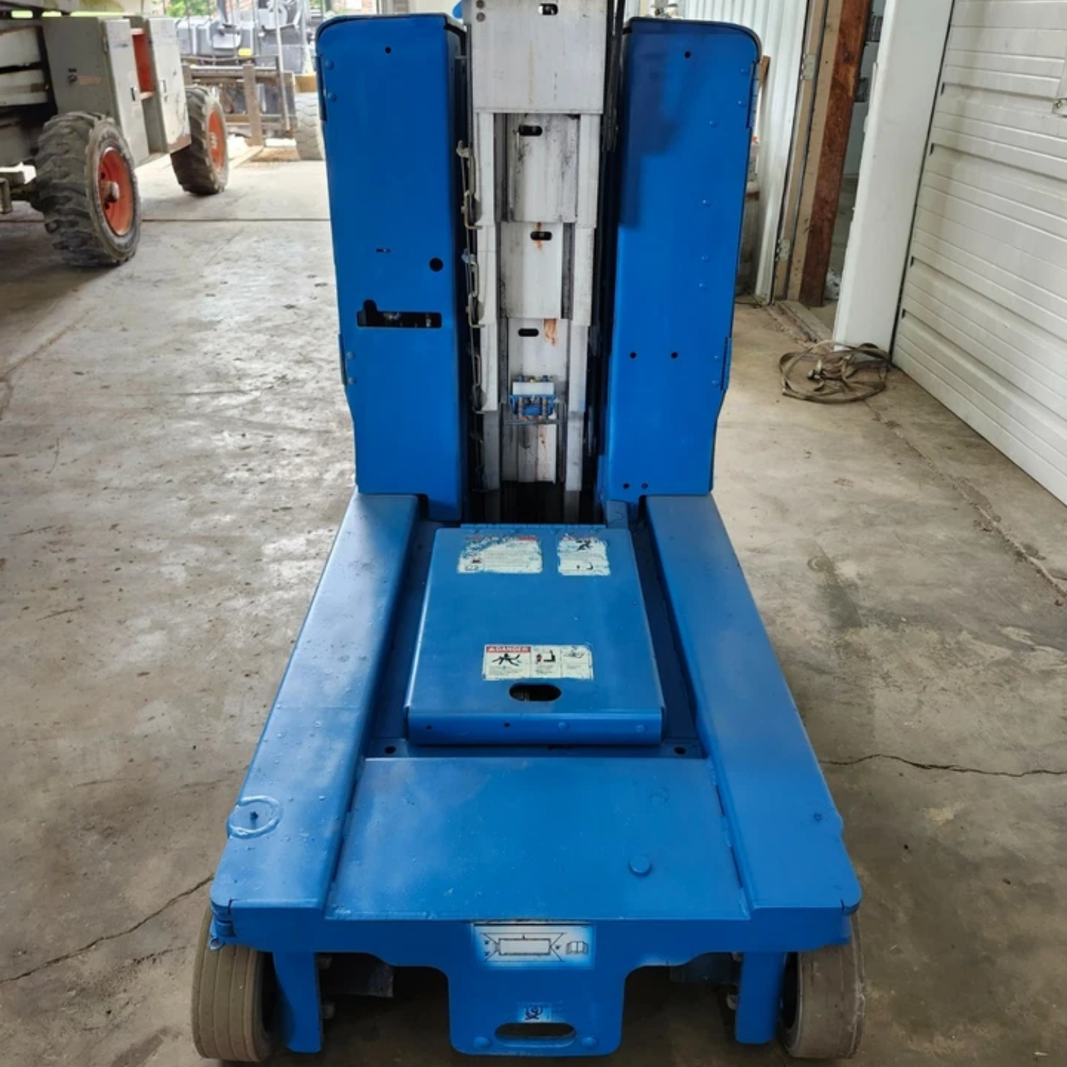 2013 Genie GR20 20 ft Electric Vertical Mast Lift #6129 — Vertical Mast Lifts