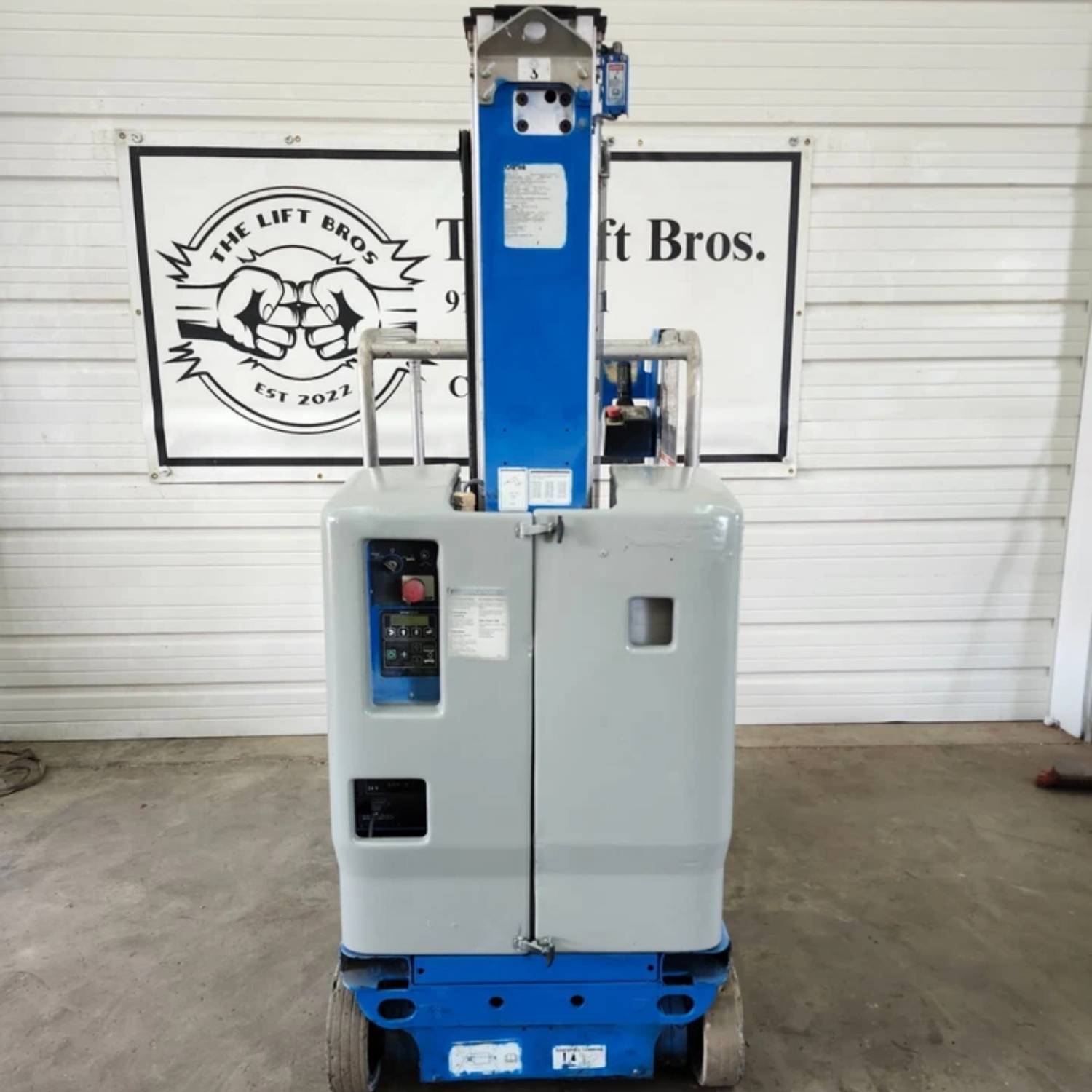 2013 Genie GR20 20 ft Electric Vertical Mast Lift #6129 — Vertical Mast Lifts