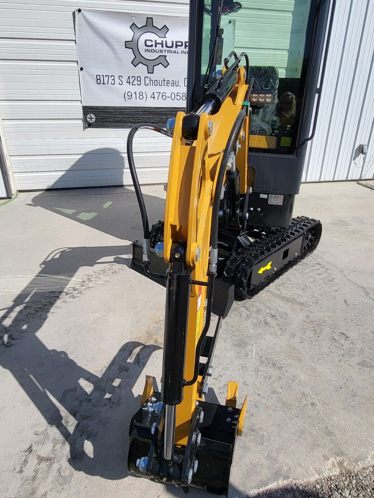 AGT H13R yellow boom and stick head-on, hydraulic cylinders and hoses running down to the bucket