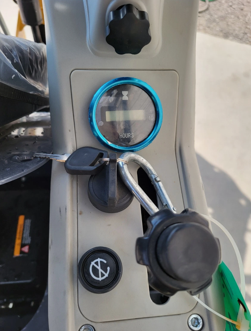 IRE18P console with hour meter, key ignition, throttle knob and 12V socket