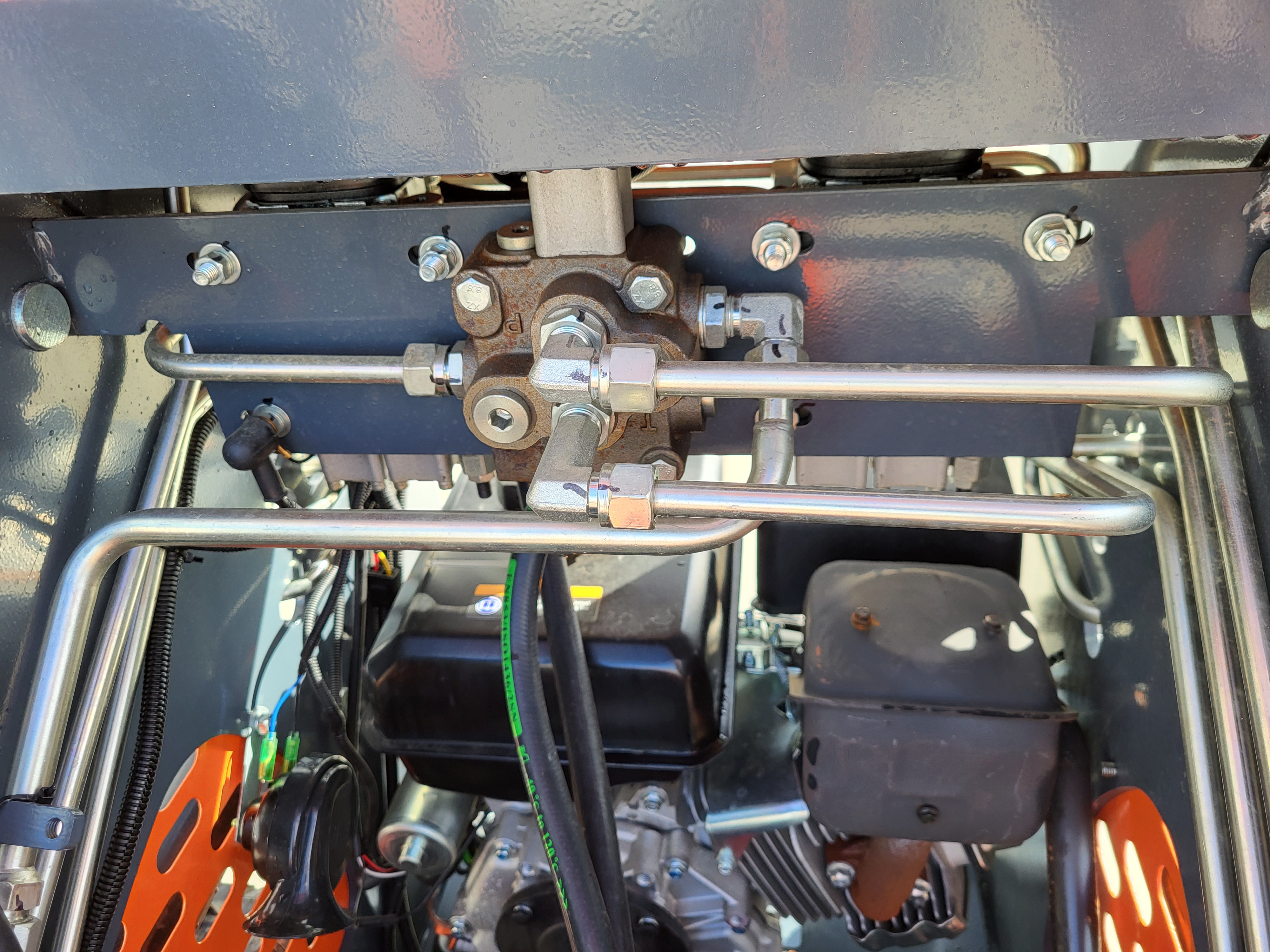 AGT YSRT14 hydraulic valve block and steel lines routed above the gasoline engine