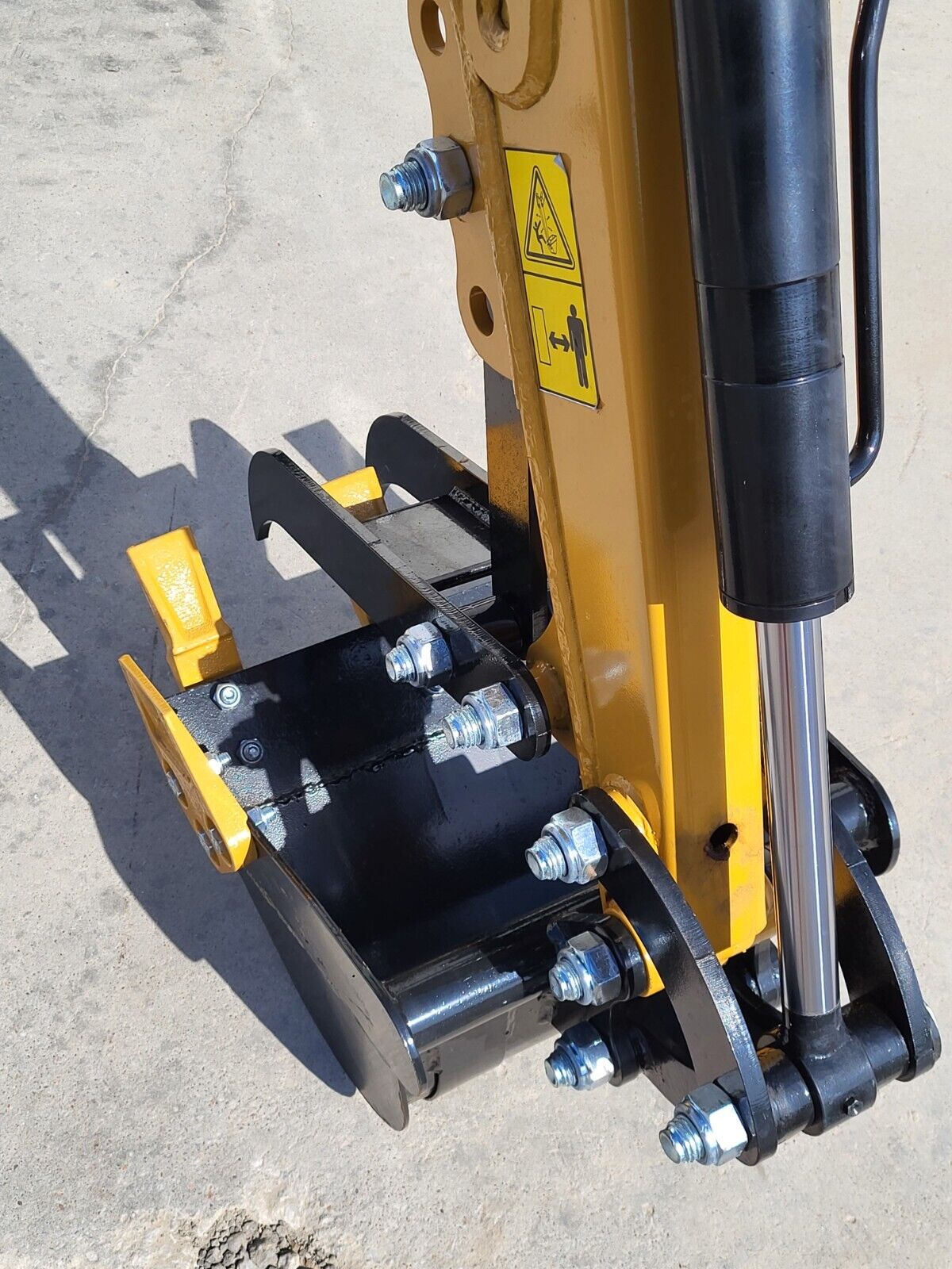 Fixed thumb and bucket linkage on the AGT H12R mini excavator stick, with bucket cylinder and pinned joints