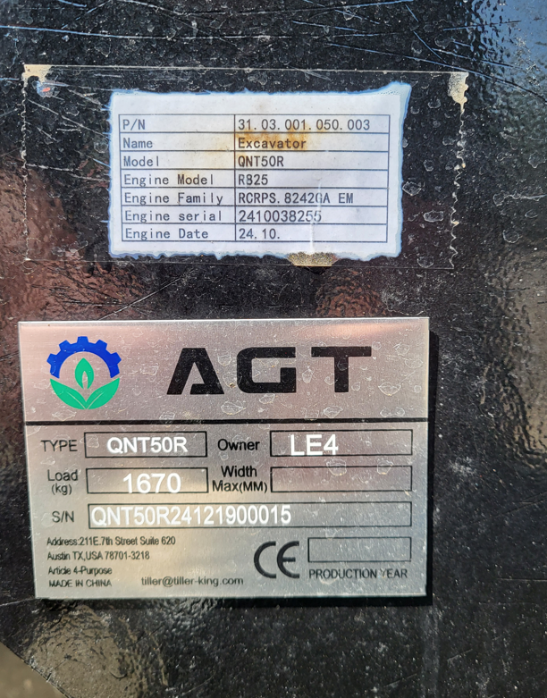 AGT QNT50R excavator data plate: model QNT50R, engine model RB25, 1,670 kg load rating