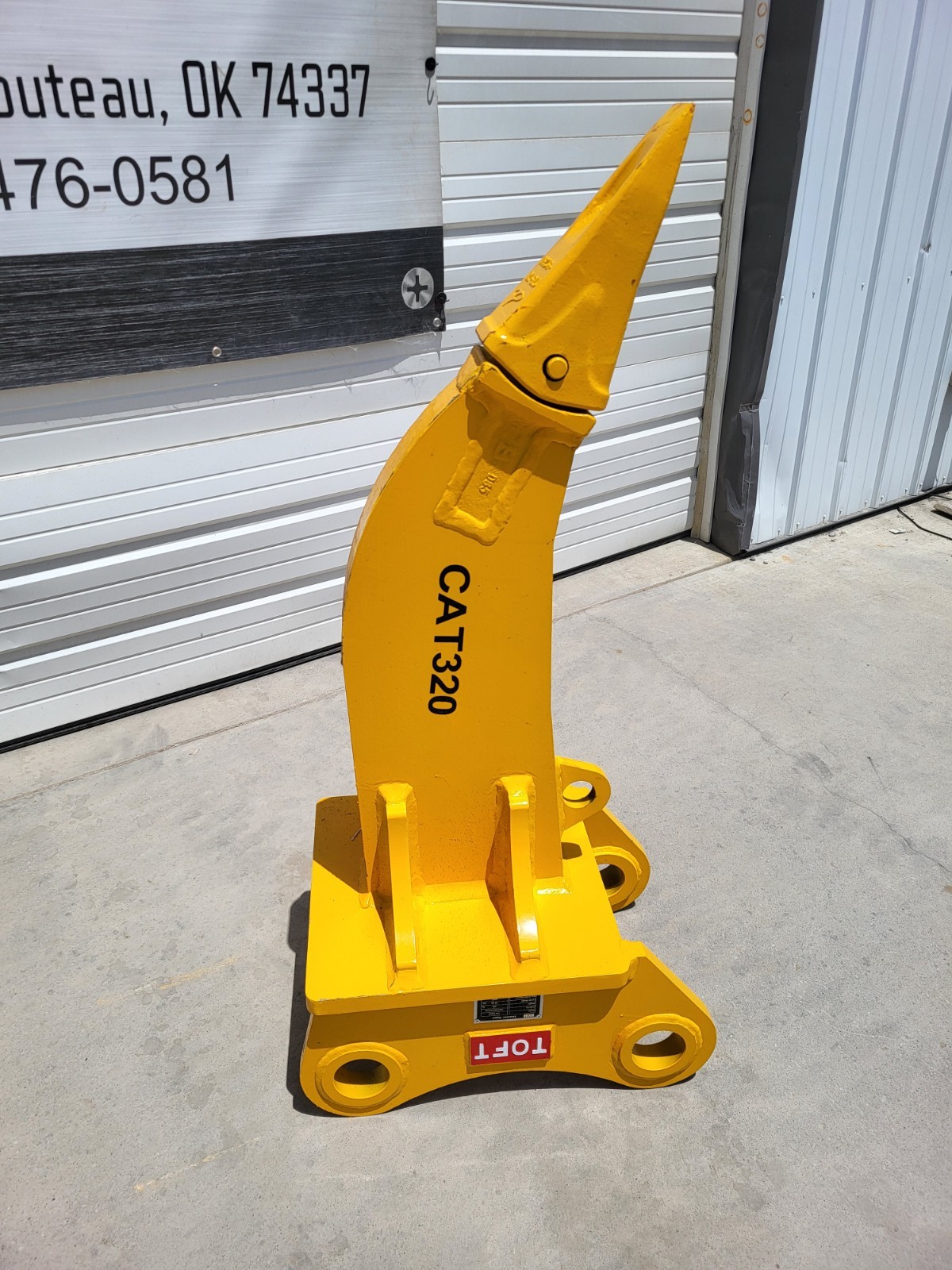 Yellow TOFT excavator ripper attachment with shank for CAT machinery