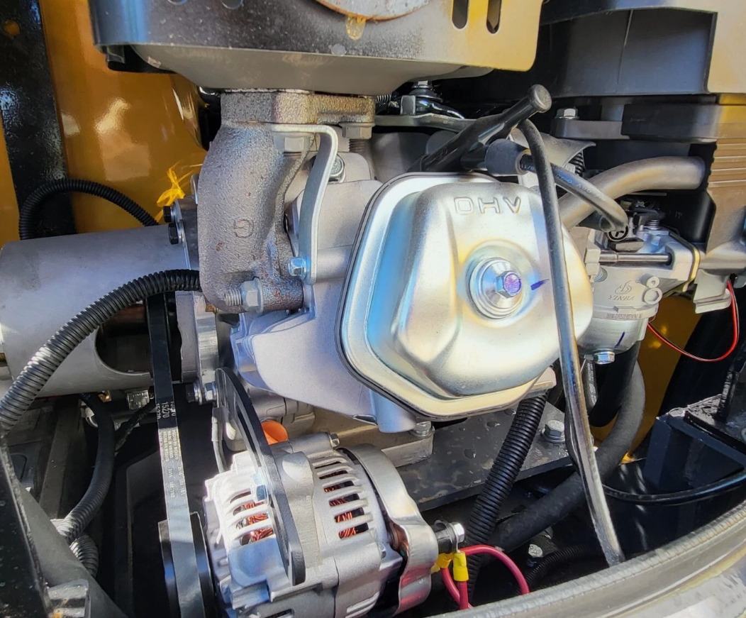 QK18RXS-C gasoline engine: OHV valve cover, belt-driven alternator, carburetor and muffler