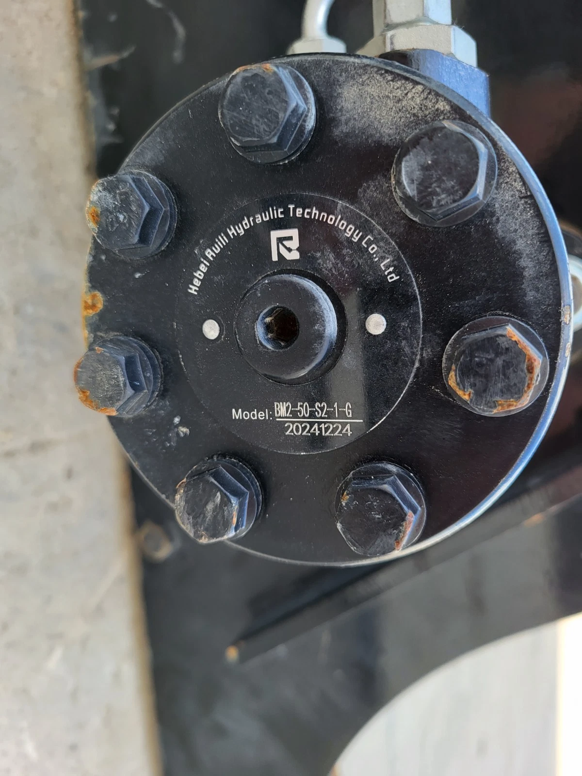 Hydraulic motor end plate stamped Hebei Rulli, model BM2-50-S2-1-G, eight bolts around the drive shaft