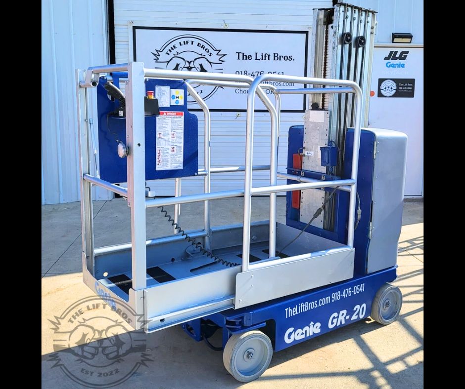 Genie GR-20 Runabout mast lift in blue, platform interior with control panel, guardrails and the mast behind