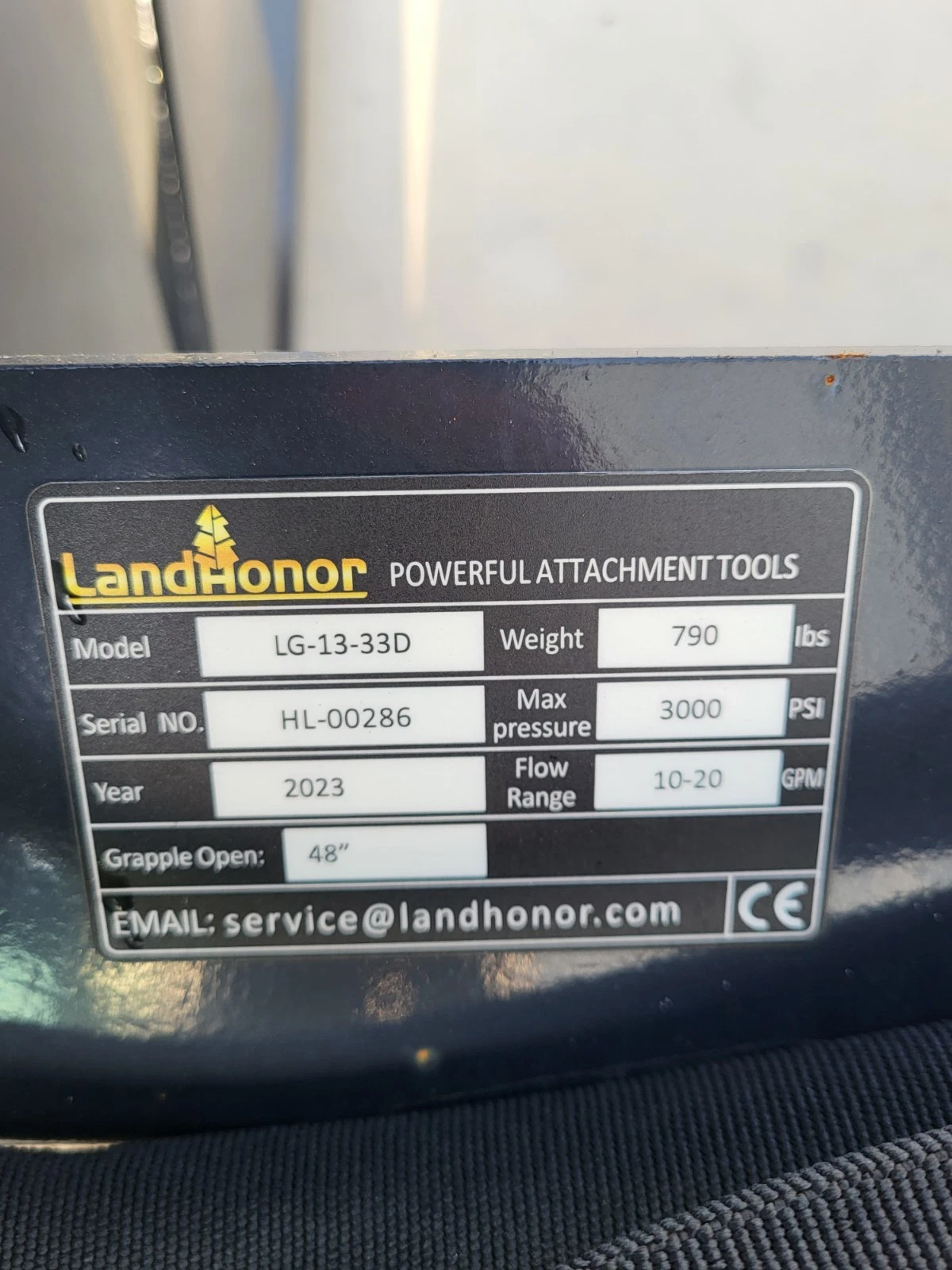 LandHonor data plate: model LG-13-33D, 790 lbs, 3000 PSI max, 10-20 GPM, 48 in open