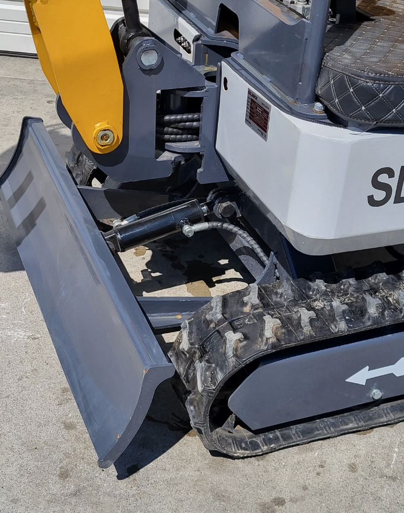 SDLE20 mini excavator push blade and its cylinder, boom swing bracket, rubber tracks and white body panel