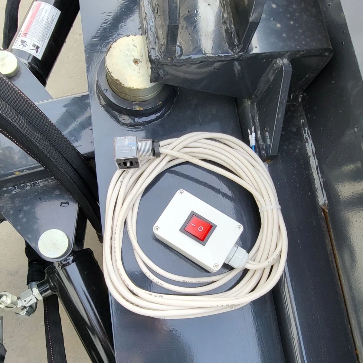 Wolverine 6-way dozer blade control: corded on/off rocker switch box wired to the hydraulic valve