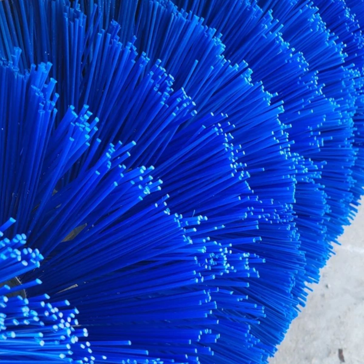 Arteer angle broom bristles up close: dense blue poly wafers set in the brush core