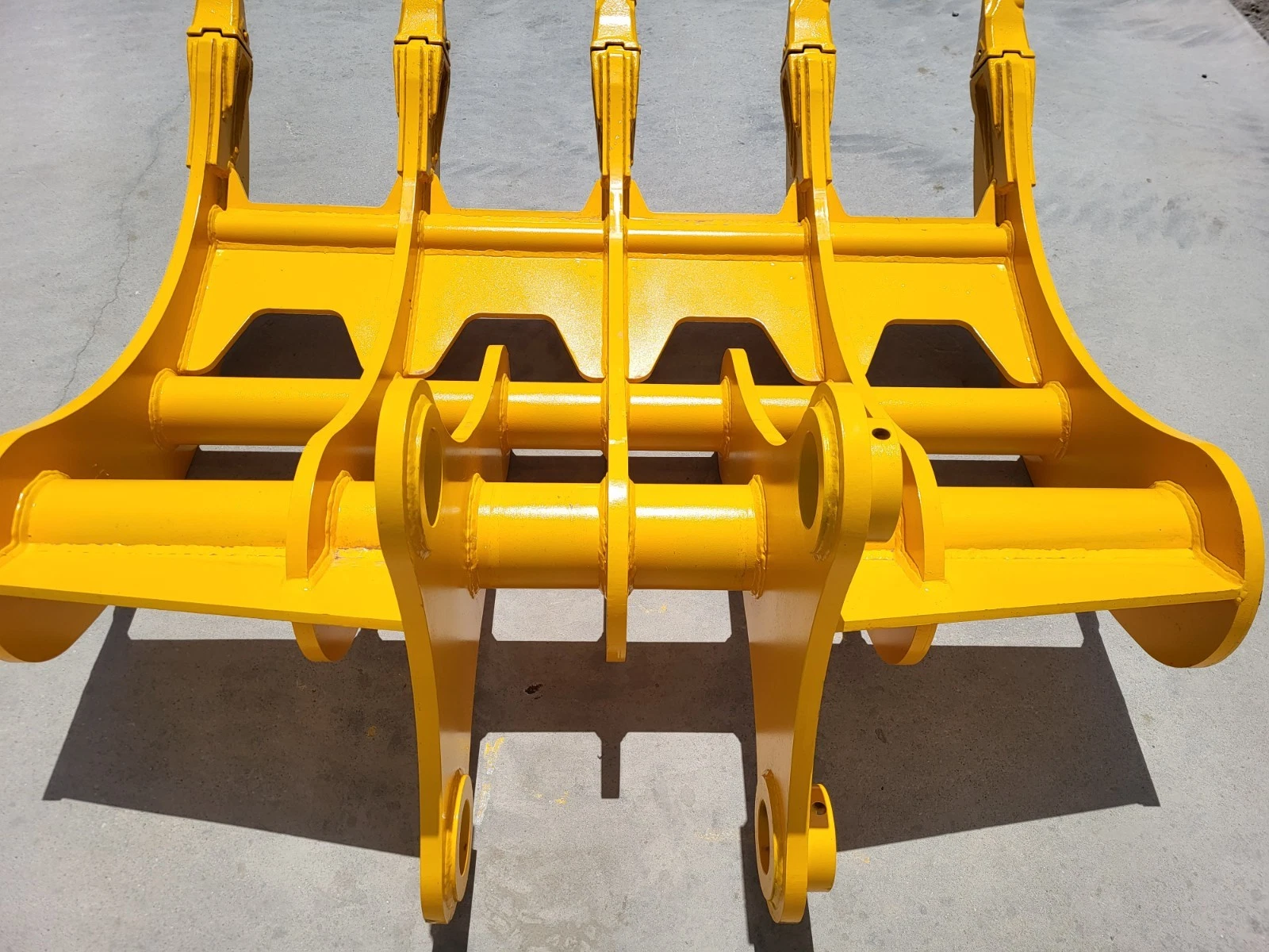 Yellow rake's frame from above: cross tubes, cut-out back plate and twin pin-boss mounting arms