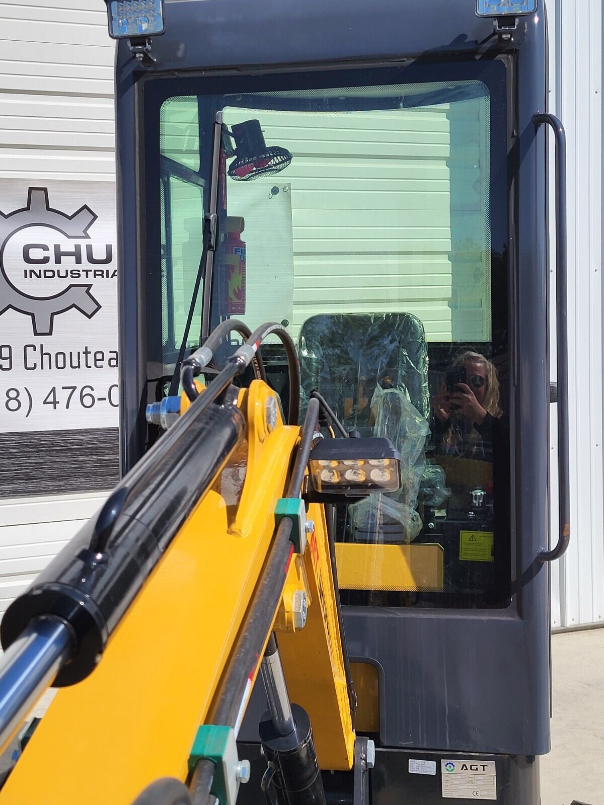AGT H13R cab: wrapped seat, interior fan, fire extinguisher and wiper behind the glass, LED lights on the boom