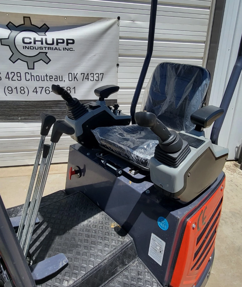 MX15RX operator station with twin pilot joysticks, armrest seat and travel levers