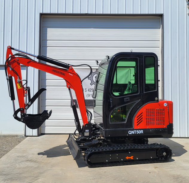 QNT50R mini excavator, side view: red body, enclosed glass cab, rubber tracks, dozer blade, toothed bucket