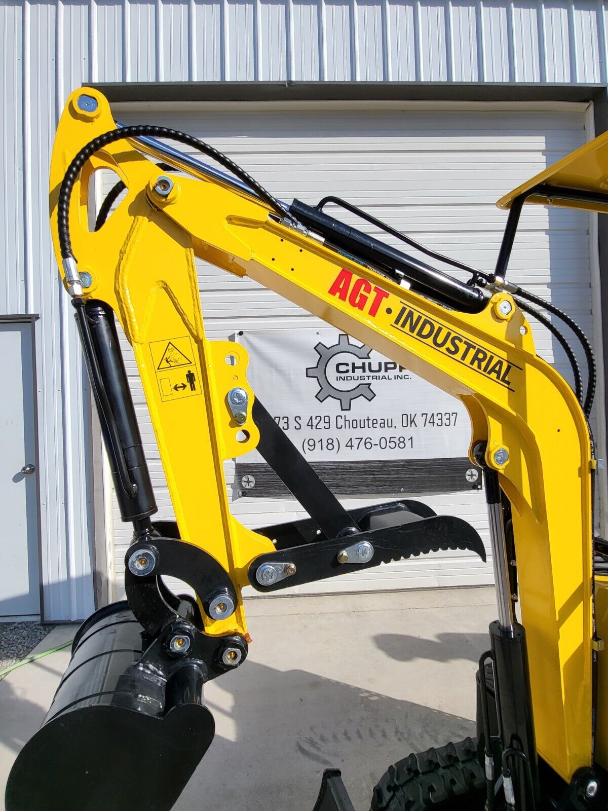AGT QH12R boom with AGT Industrial decal, hydraulic cylinder, hoses and serrated fixed thumb