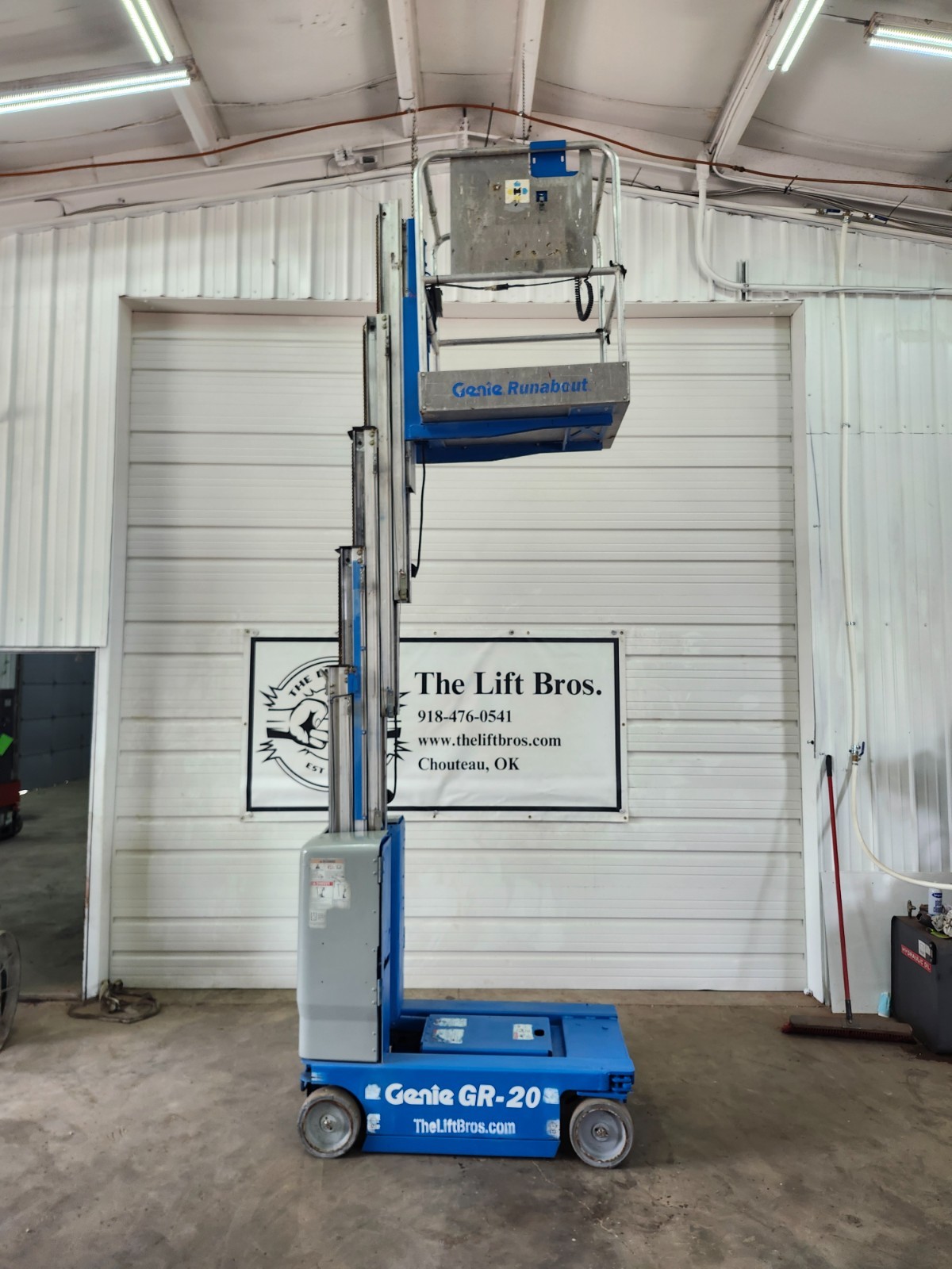 Blue Genie GR-20 Runabout vertical mast lift, mast stowed, aluminum platform with entry gate