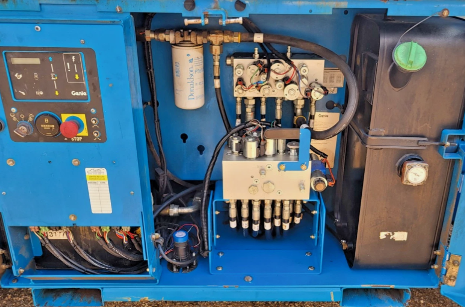 Genie scissor lift ground control panel and hydraulic valve manifold with hoses, Donaldson fuel filter and hydraulic tank
