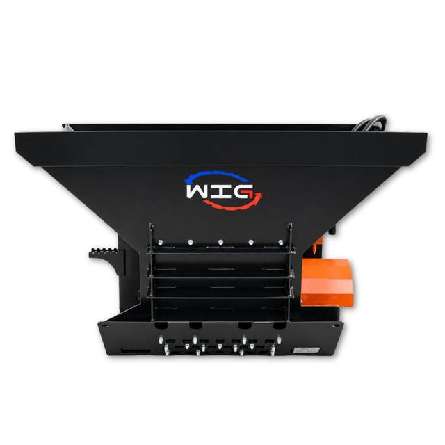 WIG asphalt block crusher front view: sloped hopper, bolt-on breaker teeth strip and bolted sizing bars