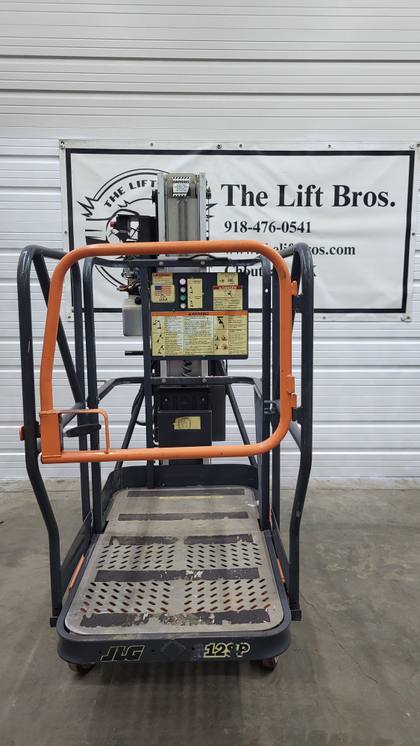 2003 JLG 12SP 12 ft Push-Around Vertical Mast Lift #0692