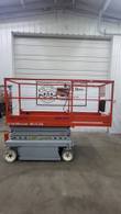 Skyjack SJIII 3219 scissor lift lowered, side view with the platform deck extension slid out