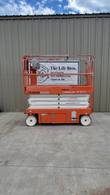 Snorkel S3226E scissor lift, stowed, side view of the platform and chassis