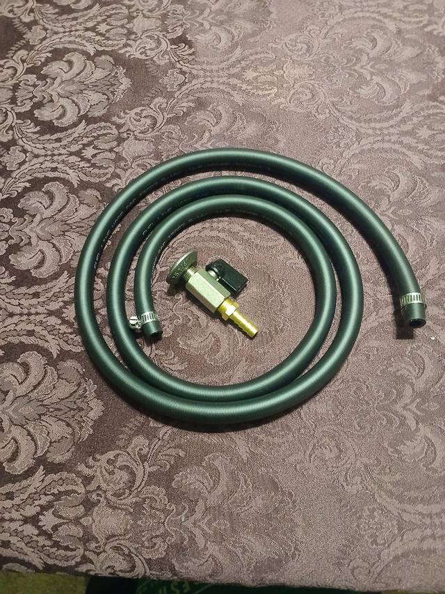 Fuel line kit: green SAE J30 R7 fuel hose with clamps, tank flange shutoff valve and brass barb