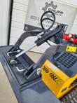 ZJG-380 mini skid steer quick-attach plate and hydraulic tilt cylinder with the bucket tipped forward