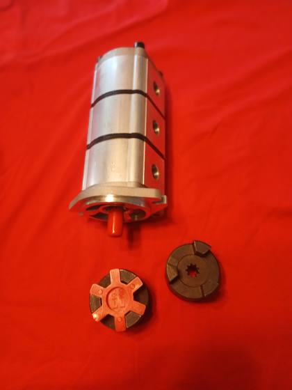 3-section hydraulic gear pump with a jaw coupler hub and spider insert beside it