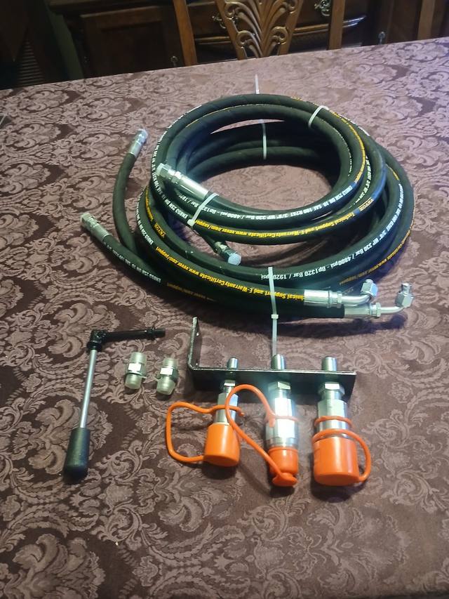 Auxiliary hydraulic kit: coiled 3/8 in hoses, coupler bracket with flat-face quick connects, lever, adapters