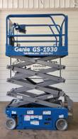 Genie GS-1930 scissor lift, platform lowered, front view