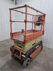 JLG 1932R scissor lift, entry ladder end, three-quarter view