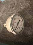 Liquid-filled pressure gauge, 0–25 bar and 0–350 psi scale, EN 837, on gray foam
