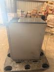 Glory coin recycler from the side, standing on a plastic pallet