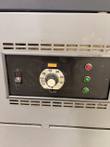 Control panel with heat dial from 150 to 500 degrees, power switch and indicator lights