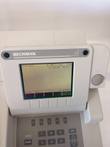 Display showing Main Menu, 600.0 nm, VIS and a Low Battery message on the Beckman DU 520