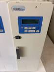 Jasco CO-2065 Plus column oven front with blue LCD keypad, power switch and handle, a second unit at left